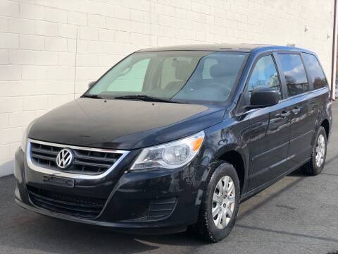 2011 Volkswagen Routan for sale at MAGIC AUTO SALES in Little Ferry NJ