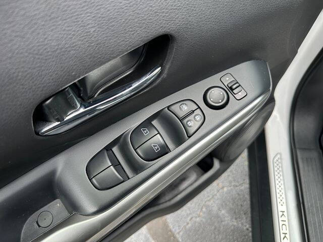 2019 Nissan Kicks SR