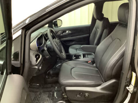 2027 Chrysler Pacifica LX