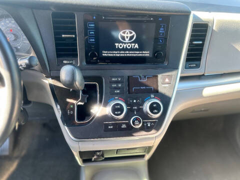 2017 Toyota Sienna LE 8-Passenger