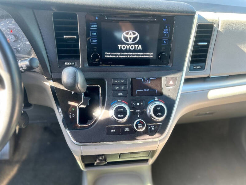 2017 Toyota Sienna LE 8-Passenger