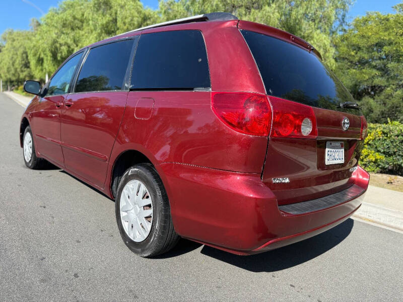 2006 Toyota Sienna LE 8 Passenger
