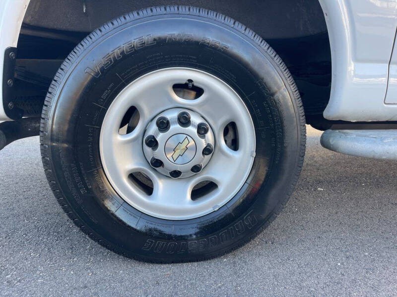 2023 Chevrolet Express 2500