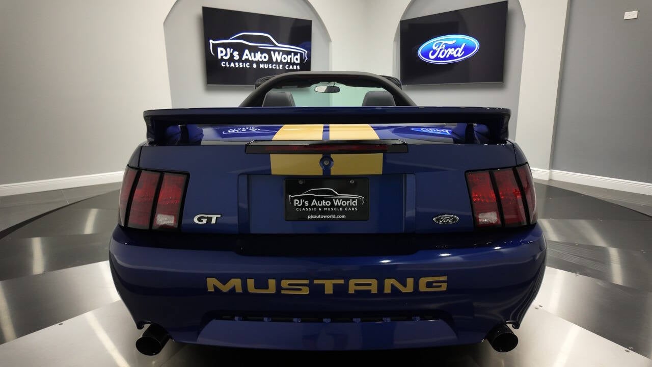2004 Ford Mustang 19