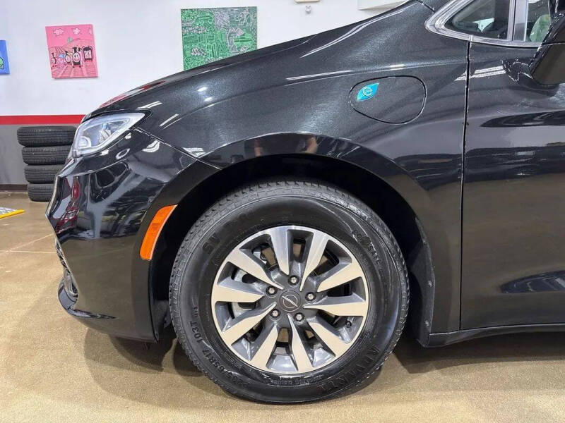 2024 Chrysler Pacifica Plug-In Hybrid Select