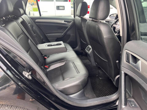 2016 Volkswagen Golf TSI SE