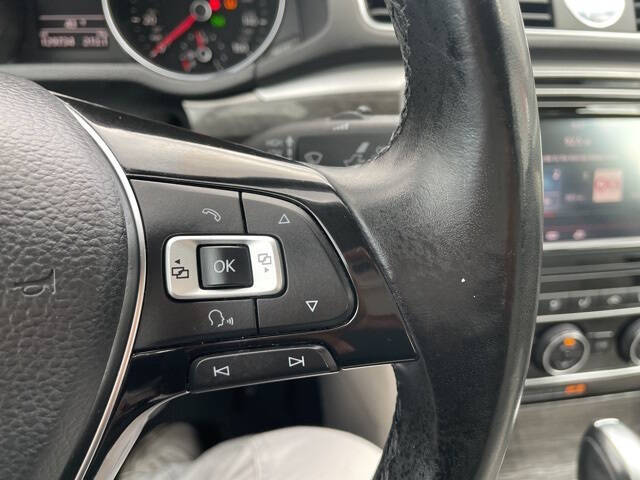 2017 Volkswagen Passat 1.8T SE