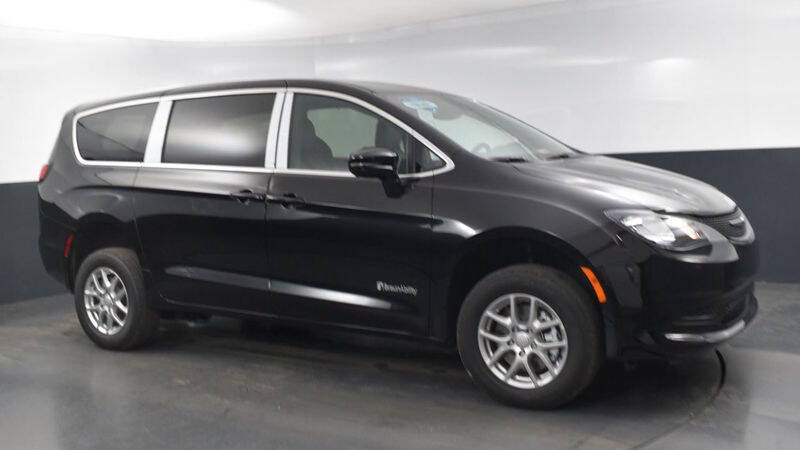 2025 Chrysler Voyager LX