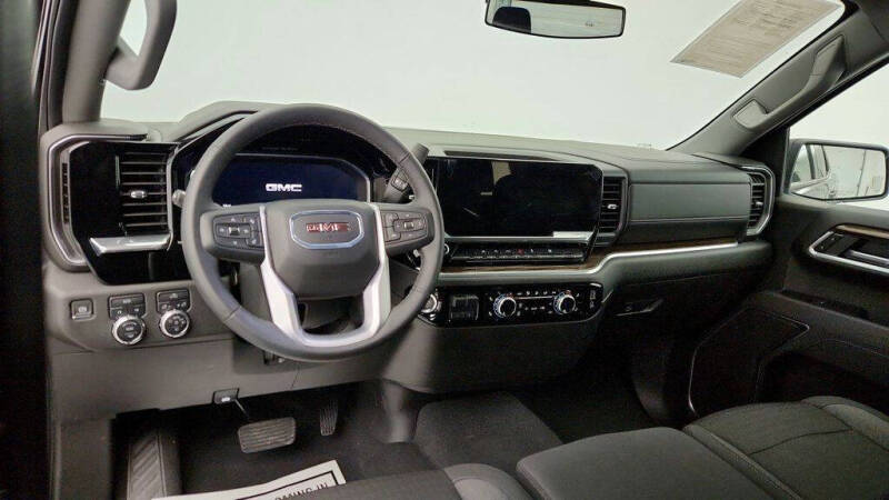 2025 GMC Sierra 1500 Elevation Standard