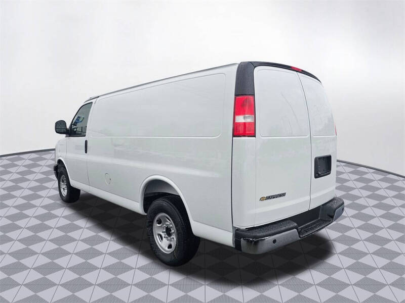 2025 Chevrolet Express 2500