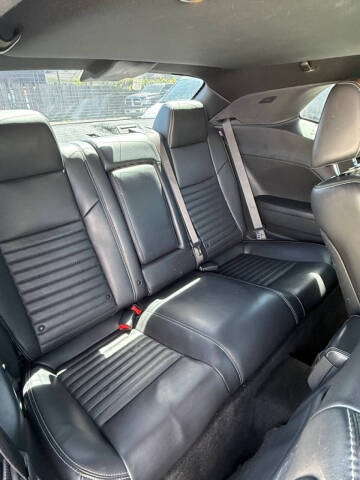 2013 Dodge Challenger SXT Plus
