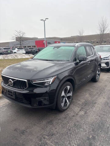 2025 Volvo XC40 B5 Plus Bright Theme