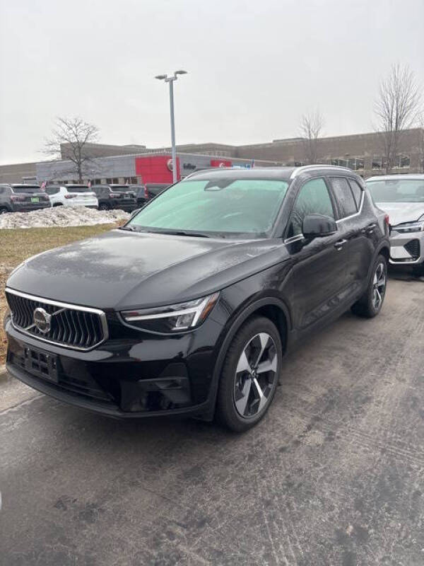 2025 Volvo XC40 B5 Plus Bright Theme