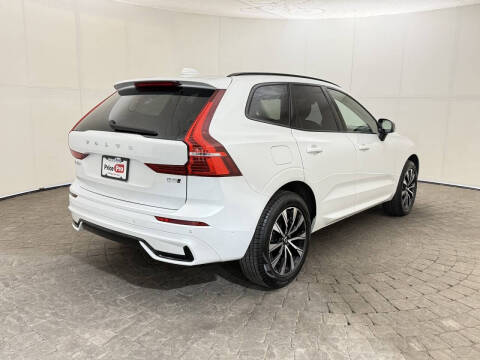 2025 Volvo XC60 B5 Plus Dark Theme