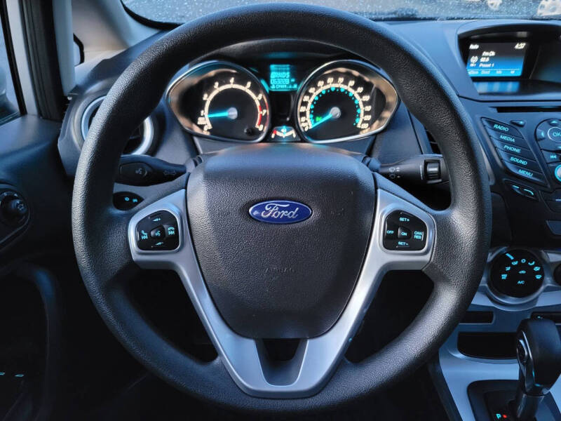 2018 Ford Fiesta SE photo 12