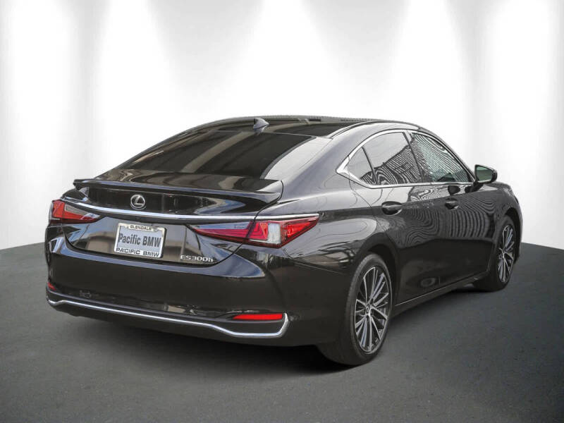 2025 Lexus ES 300h