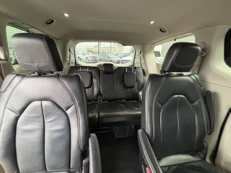 2022 Chrysler Pacifica Touring L