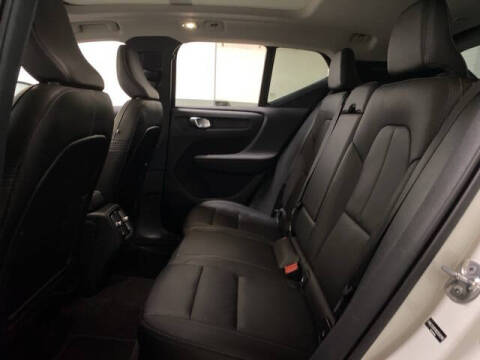 2025 Volvo XC40 B5 Plus Dark Theme