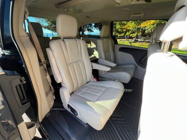 2013 Chrysler Town and Country Touring