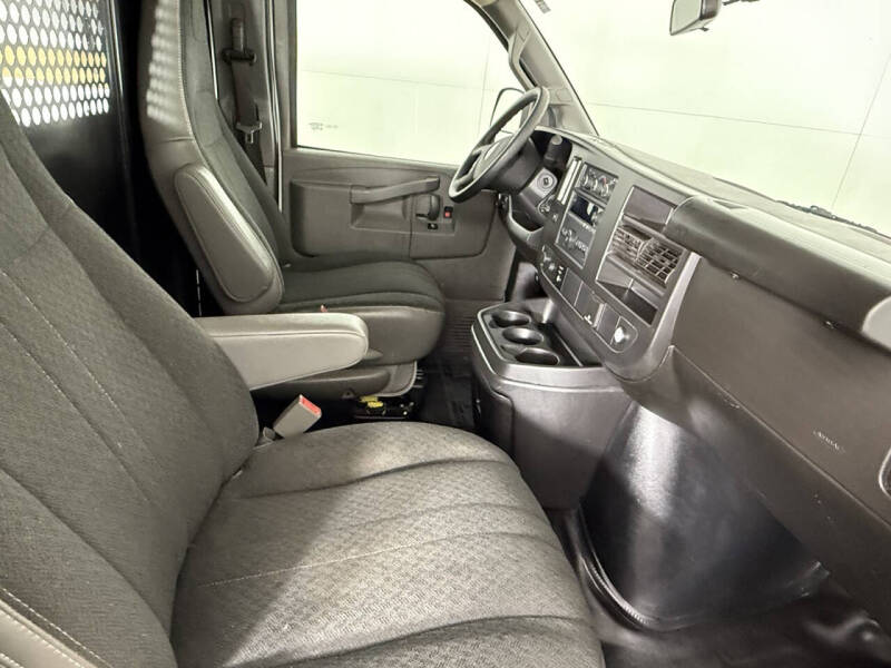 2022 GMC Savana 2500