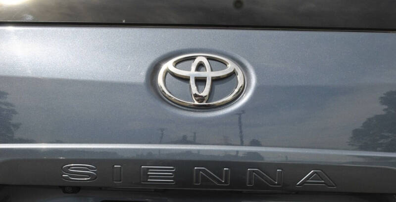 2014 Toyota Sienna LE 8-Passenger