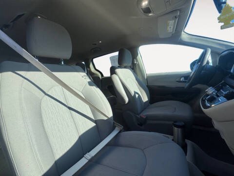 2021 Chrysler Voyager LX