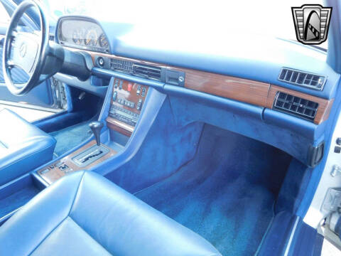 1990 Mercedes-Benz 300-Class 300 SE