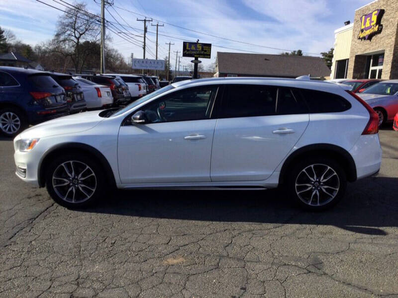 2015 Volvo V60 Cross Country T5