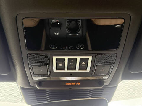 2025 Land Rover Discovery P300 Dynamic SE