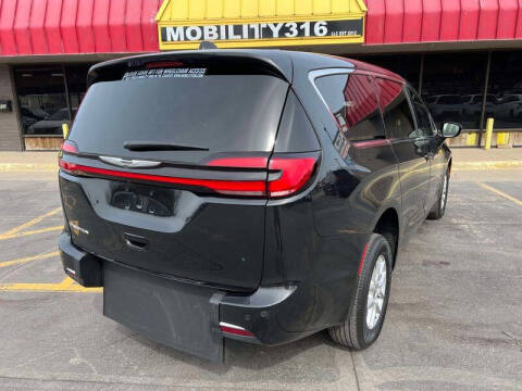 2024 Chrysler Pacifica Touring