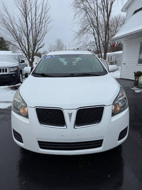 2010 Pontiac Vibe Base photo 3