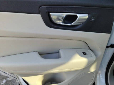 2024 Volvo XC60 B5 Core Dark Theme