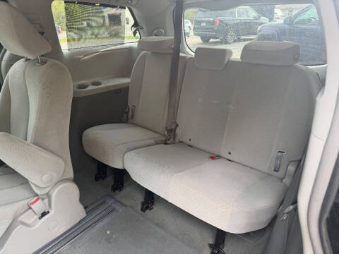 2014 Toyota Sienna LE 8-Passenger