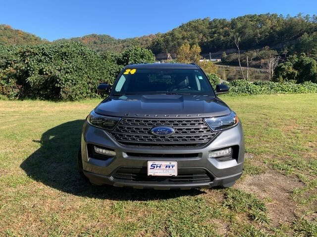 Used 2024 Ford Explorer XLT with VIN 1FMSK8DH8RGA23110 for sale in Hazard, KY