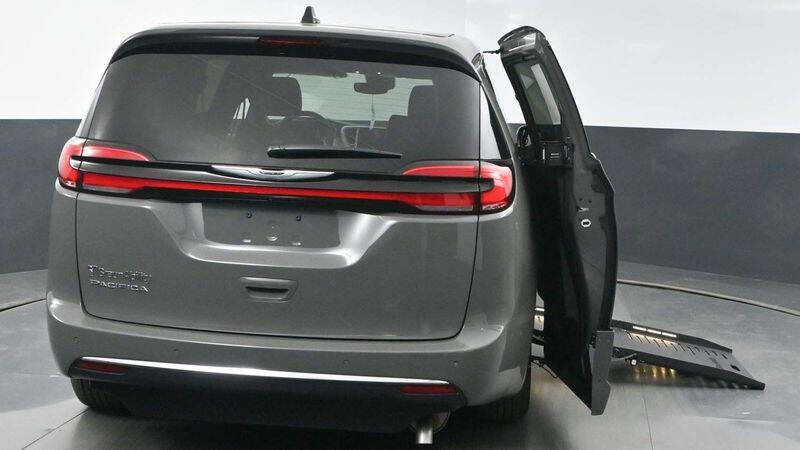 2025 Chrysler Pacifica Select