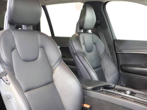2020 Volvo XC90 T5 Momentum