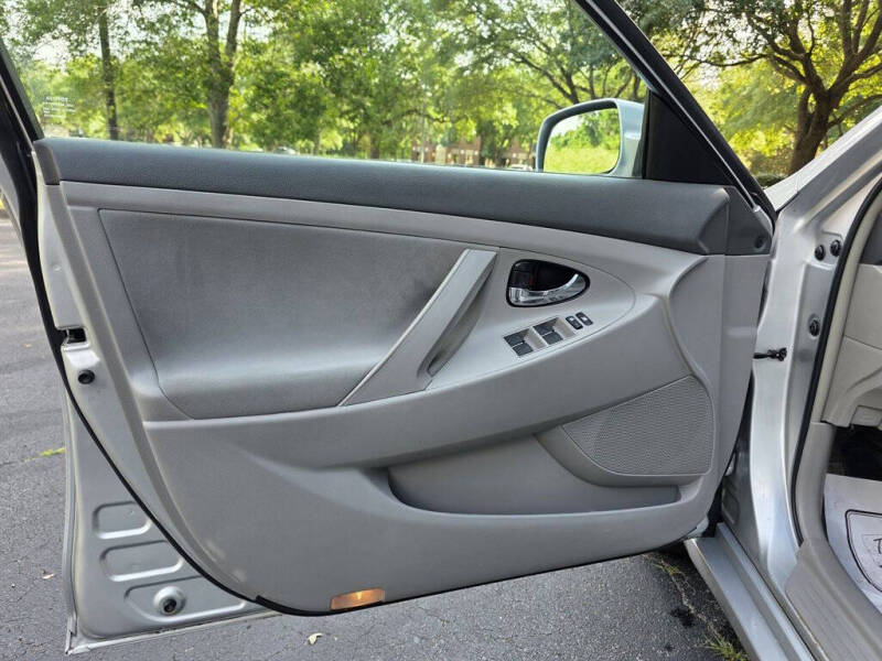 2011 Toyota Camry LE V6