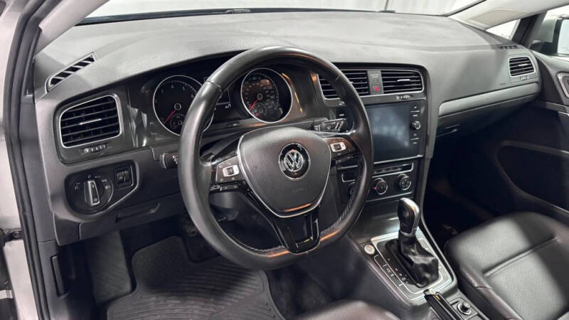 2019 Volkswagen Golf SE
