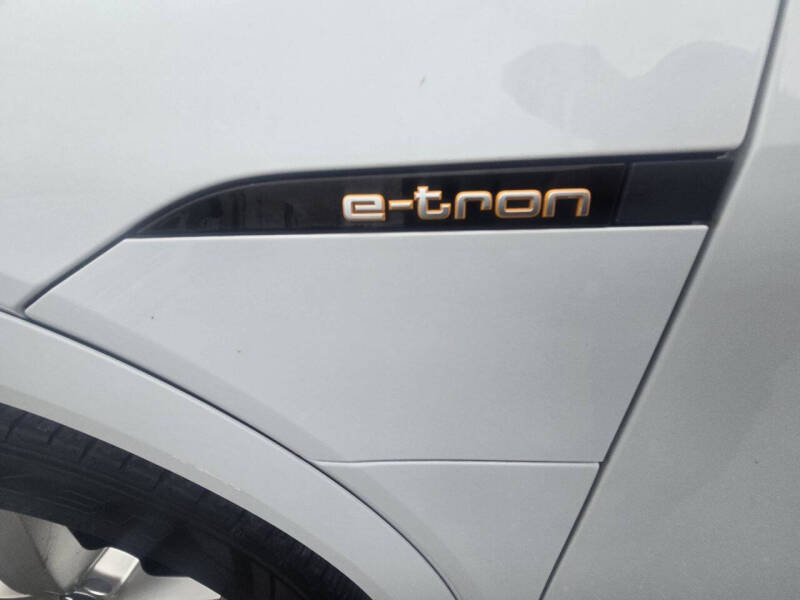 2019 Audi e-tron quattro Premium Plus