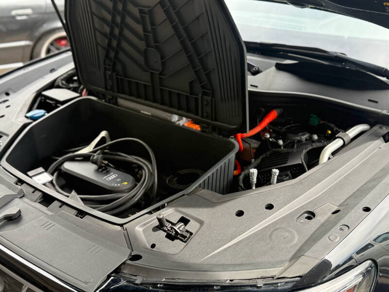 2019 Audi e-tron quattro Premium Plus