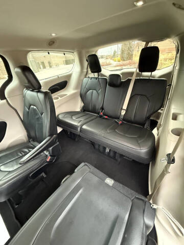 2017 Chrysler Pacifica Touring-L