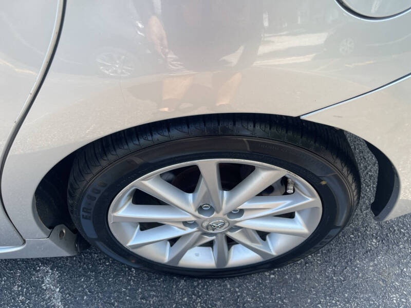 2013 Toyota Prius v Five
