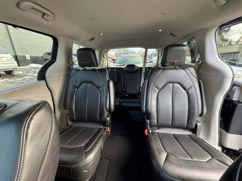 2020 Chrysler Voyager LXi