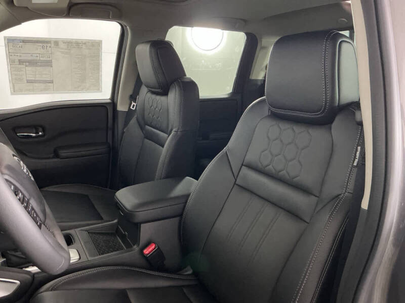 2025 Nissan Frontier SL