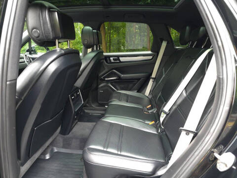 2023 Porsche Cayenne Platinum Edition