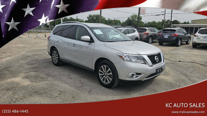 2015 Nissan Pathfinder SV's photo