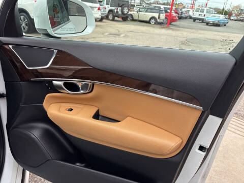 2016 Volvo XC90 T6 Momentum