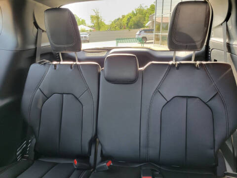 2027 Chrysler Pacifica Select