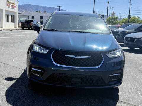 2023 Chrysler Pacifica Plug-In Hybrid Touring L