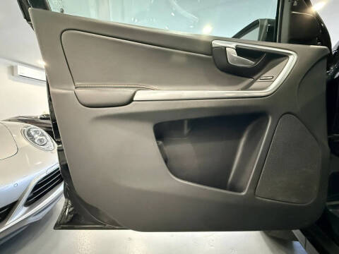 2017 Volvo XC60 T6 Dynamic